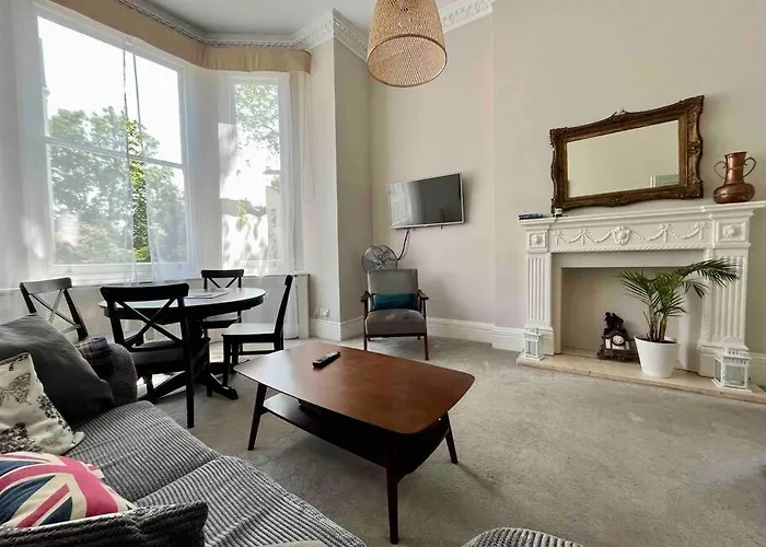 Wonderful Apartment In Earl\'S Court